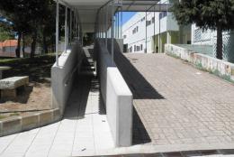 Muros e Rampas para Deficientes na Escola de Vimioso